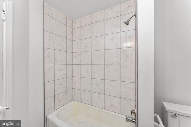 Building Photo - 255 Noble St