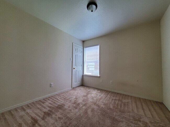 Building Photo - 3308 Hereford Ln