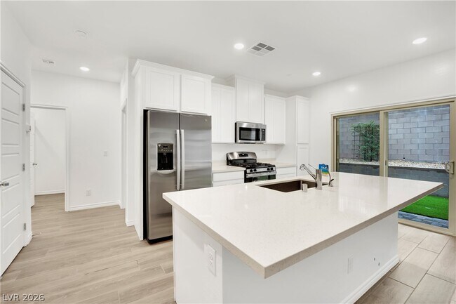 Building Photo - 600 N Carriage Hill Dr