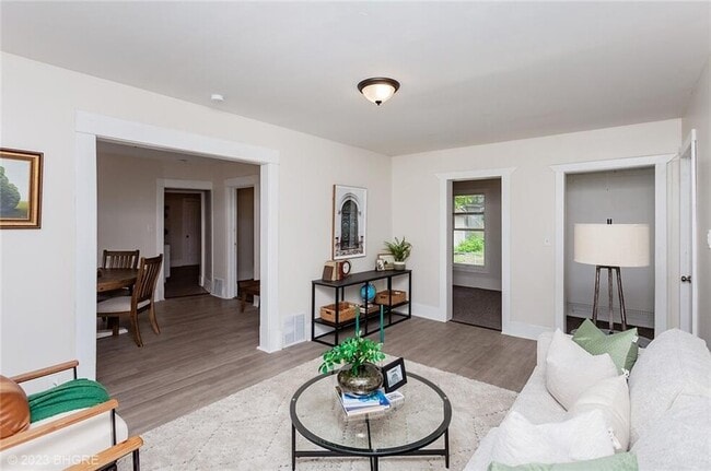 Building Photo - 1215 Clark St