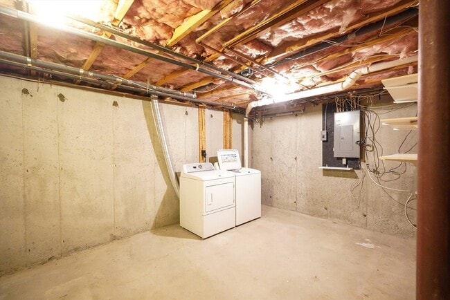 Building Photo - 40 Spring Cove Rd