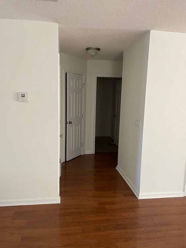 Building Photo - 103 Thistlewood Dr