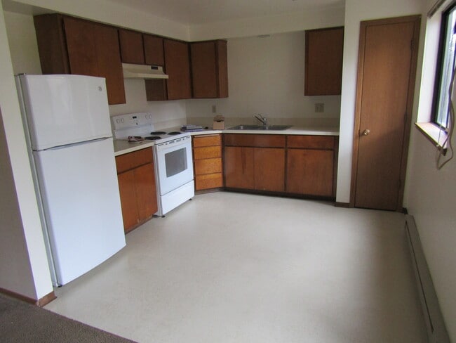 Building Photo - 2424 University Place