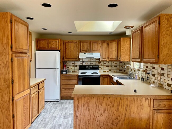 Building Photo - Charming 3 Bed 2.5 Bath Home in Newcastle