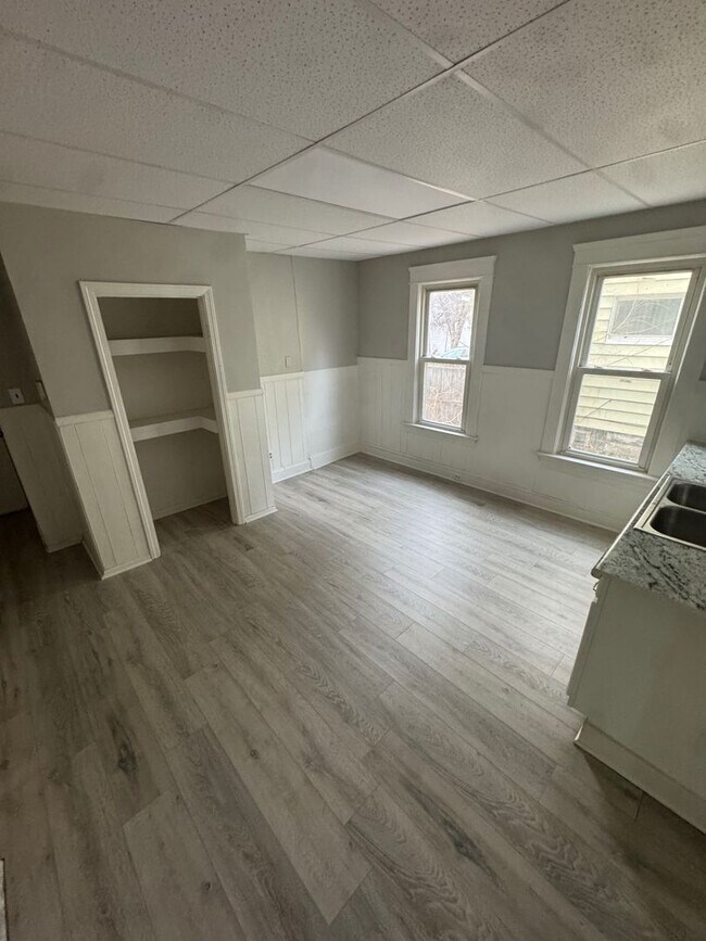 Building Photo - 692 E 128th St