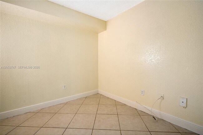 Building Photo - 15545 N Miami Lakeway