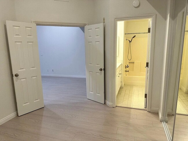 Building Photo - "Charming 1-Bedroom Retreat in San Clemente – Perfect Coastal Living!"