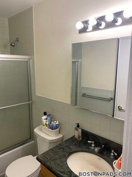 Building Photo - 90 Westland Ave