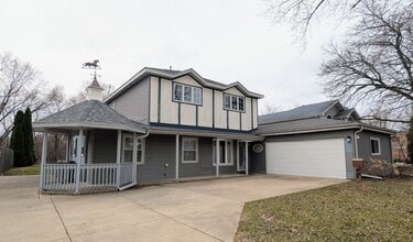 Building Photo - 709 W Kenilworth Ave