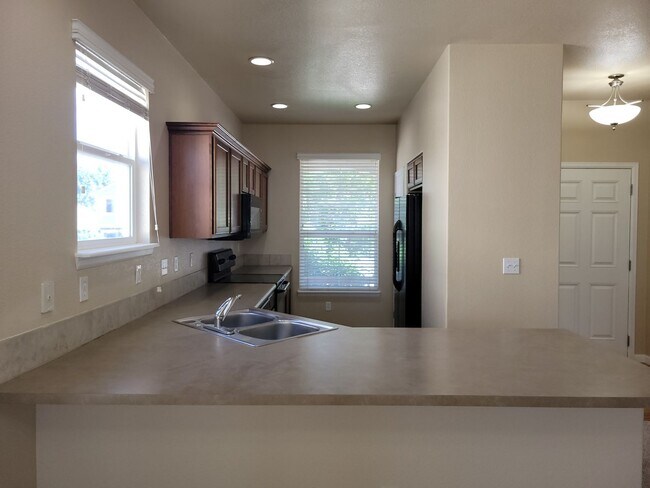 Building Photo - 7747 Mountain Laurel Dr
