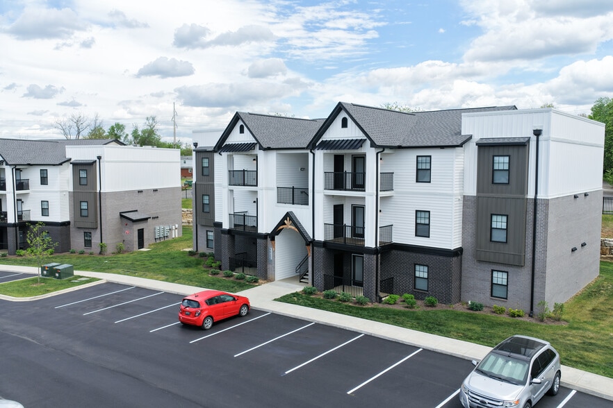 Building Photo - Oakwood Landings