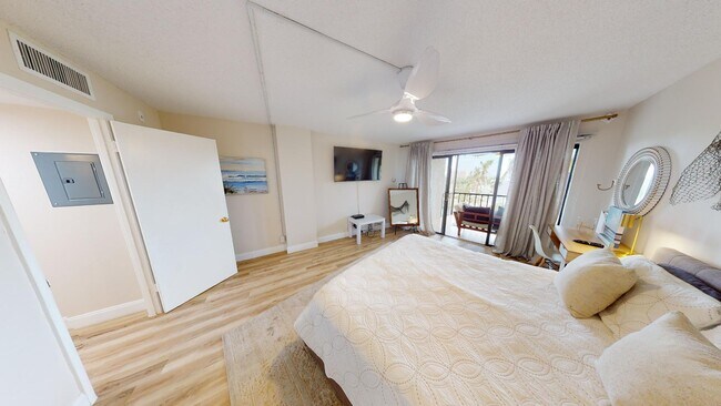 Building Photo - 5855 Midnight Pass Rd