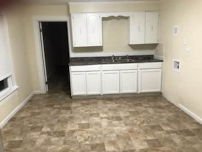 Building Photo - Duplex 1 Bedroom