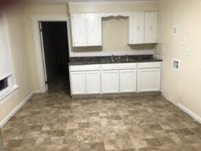 Building Photo - 2004 Franklin St