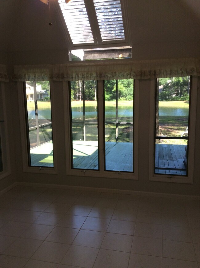 Building Photo - Hilton Head Plantation Ranch Style Home With Lagoon View!