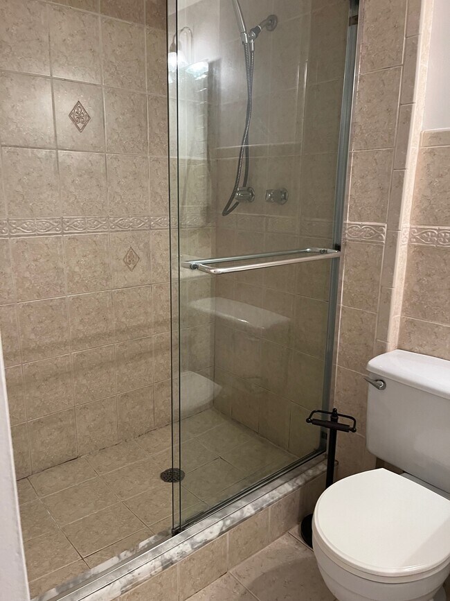 Building Photo - 2420 Diana Dr