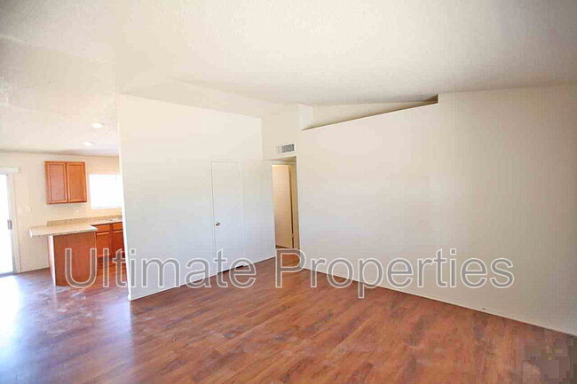 Building Photo - 1614 W Sequoia Dr