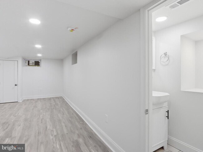 Building Photo - 6008 Clearspring Rd