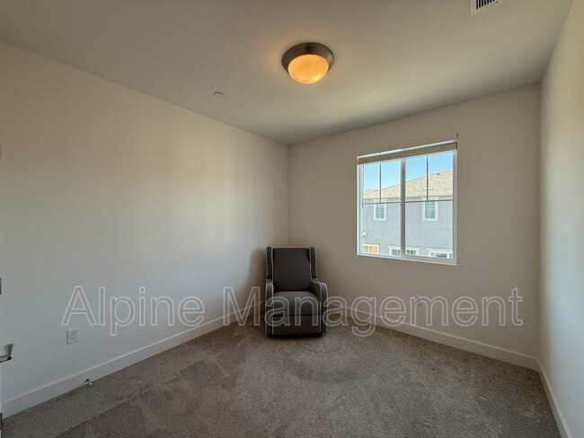 Building Photo - 2062 Cottonwood St