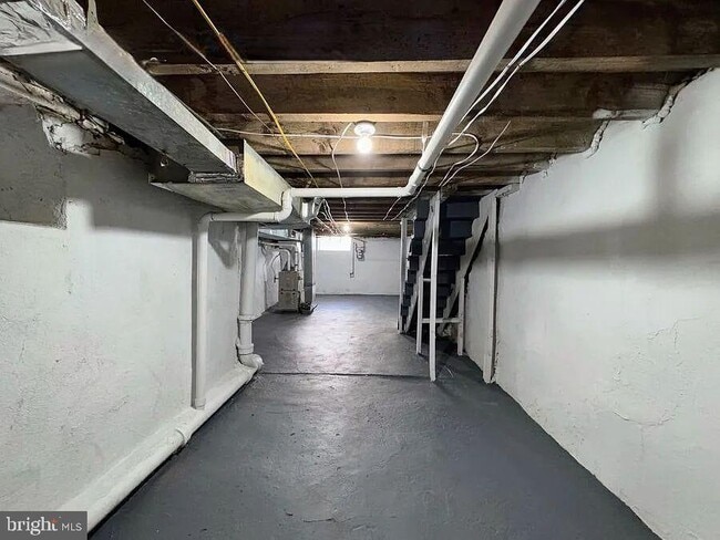 Building Photo - 152 W Wishart St