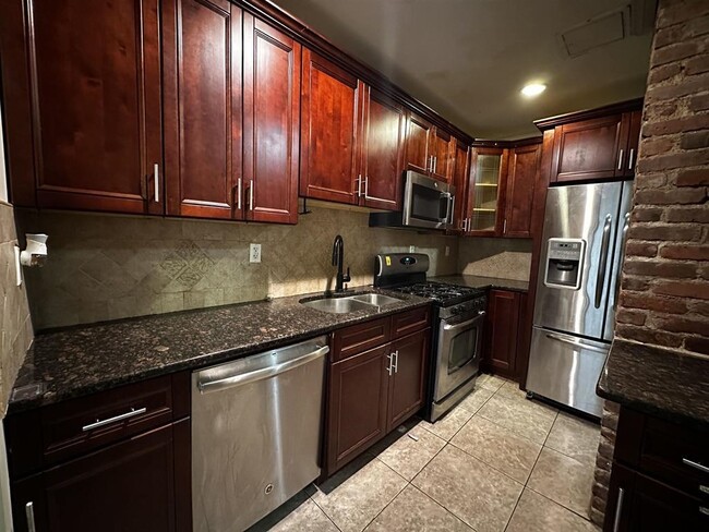 Building Photo - 45A Van Reypen St