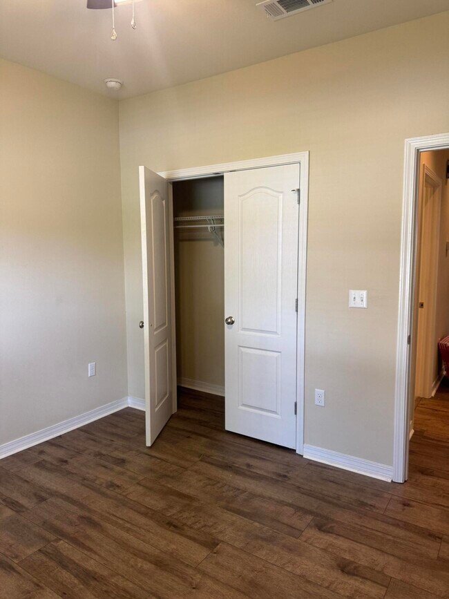 Building Photo - 156 Creve Core Dr