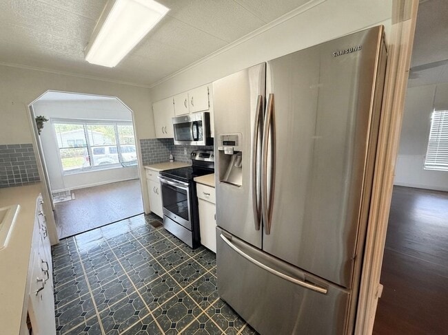 Building Photo - 2140 Pebble Beach Blvd