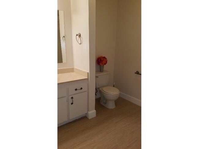 Building Photo - Ground Floor Unit in Park View Village in ...