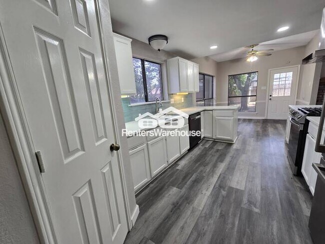Building Photo - FOR RENT - MOVE IN READY - 3BED 2.5BATH - ...