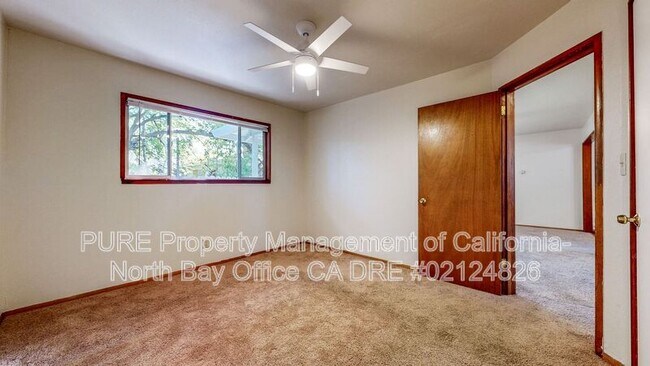 Building Photo - 867 Lorna Dr