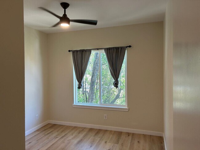 Building Photo - 543 S 900 E