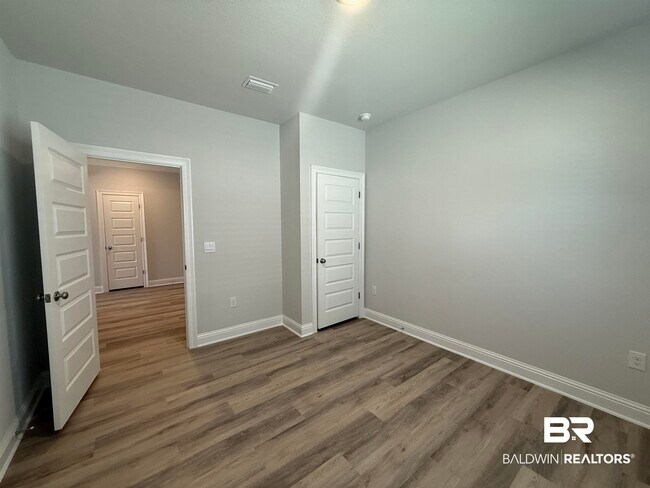 Building Photo - 429 Parkerman Ave