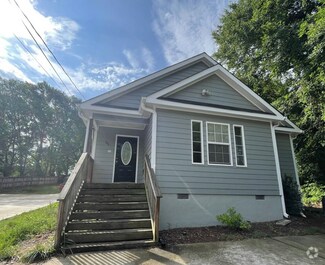Building Photo - 1/2 OFF SECURITY DEPOSIT SPECIAL! Save $1,...
