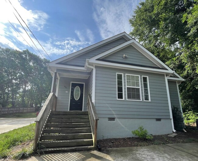 Primary Photo - 1/2 OFF SECURITY DEPOSIT SPECIAL! Save $1,...