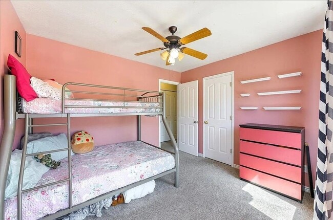 Building Photo - Expansive 5 Bedroom Home with Additional O...
