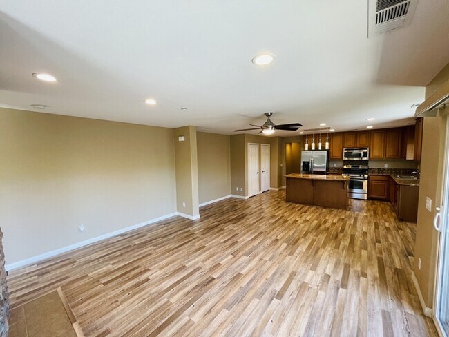 Building Photo - Single Family Residence