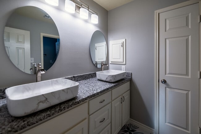 Building Photo - 4BR SFR • Walk-In Pantry • Fenced Yard in Coventry