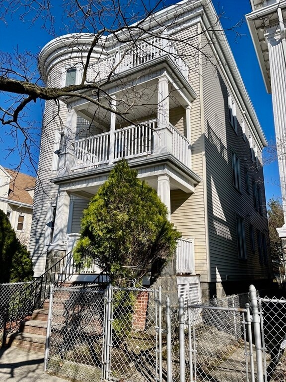 Building Photo - 22 Pleasant St