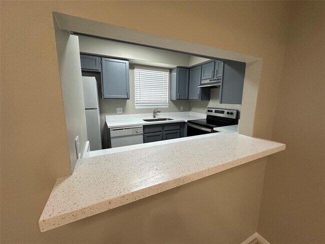 Building Photo - 3100 Walnut Bend Ln