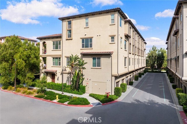 Building Photo - 67 Plateau