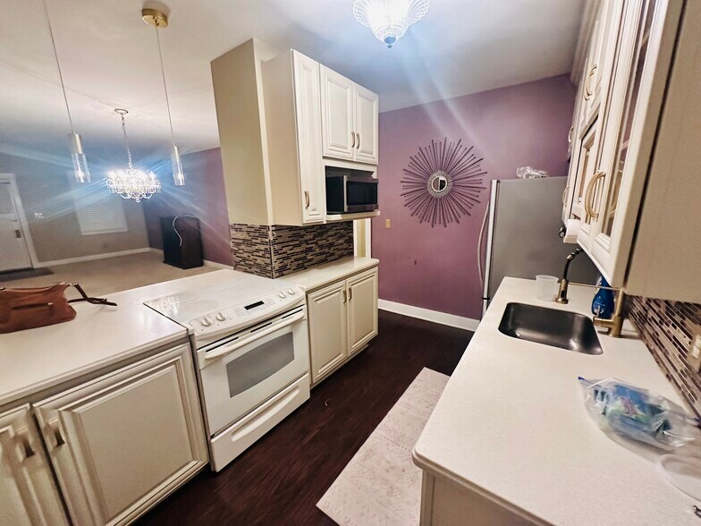 Kitchen - 21 Beech Ave