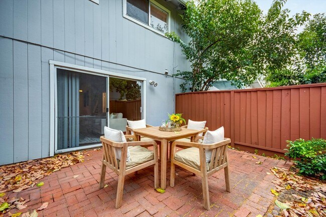 Building Photo - Sunnyvale Meadows Condo
