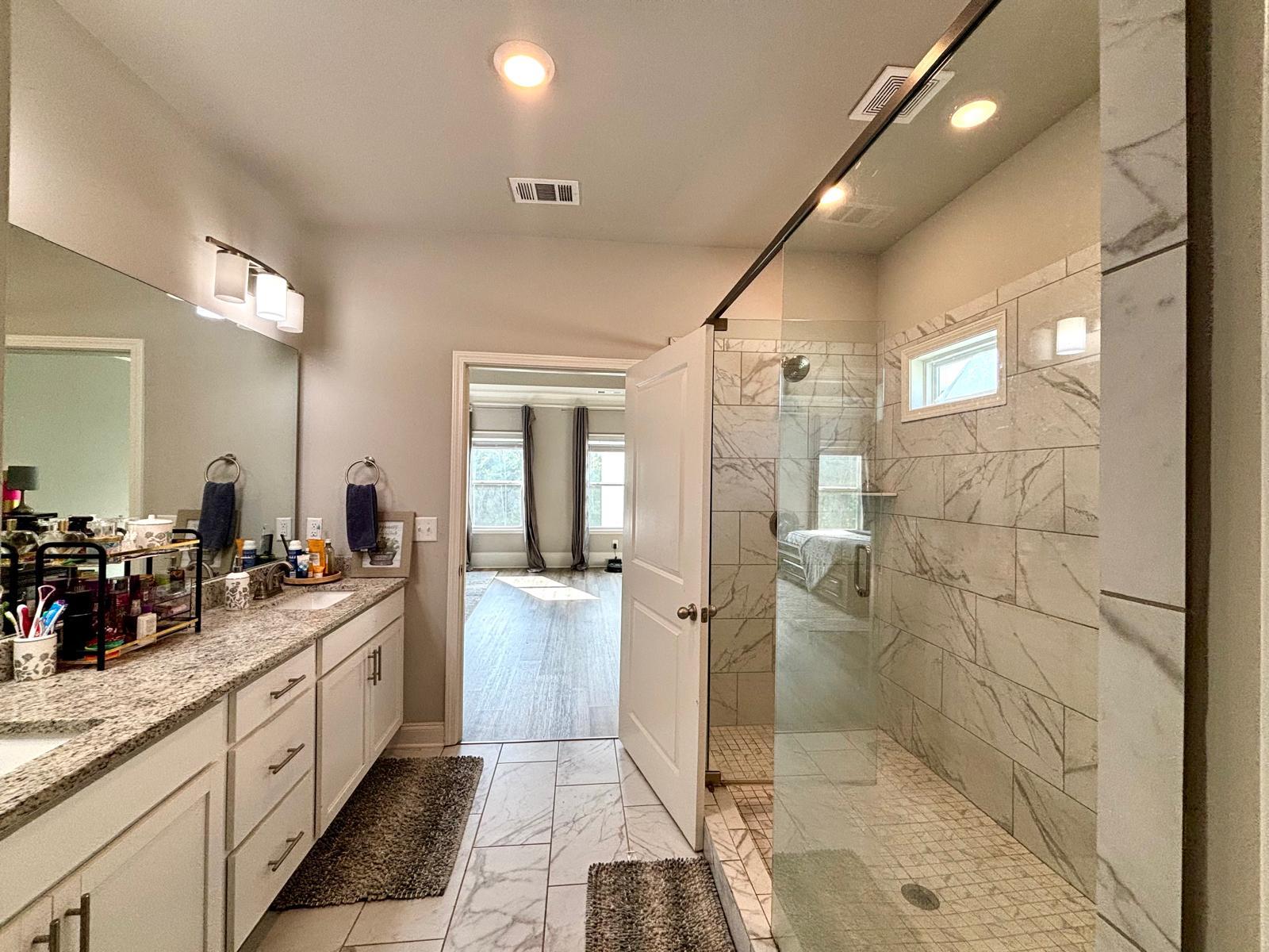 Master Bath - 1920 Grand Lanier Dr