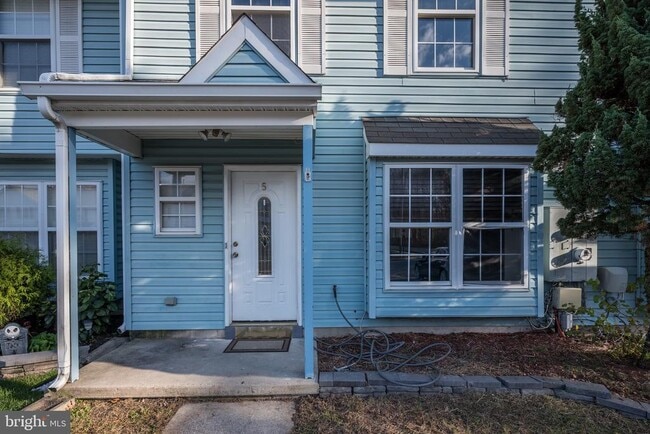 Building Photo - 5 Ford Ln