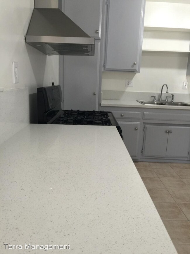 Building Photo - 2 br, 1 bath Apartment - 7521 Franklin St.