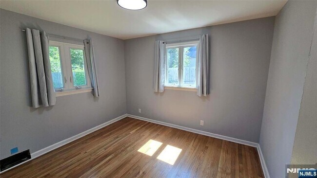 Building Photo - 40 Beechwood Rd