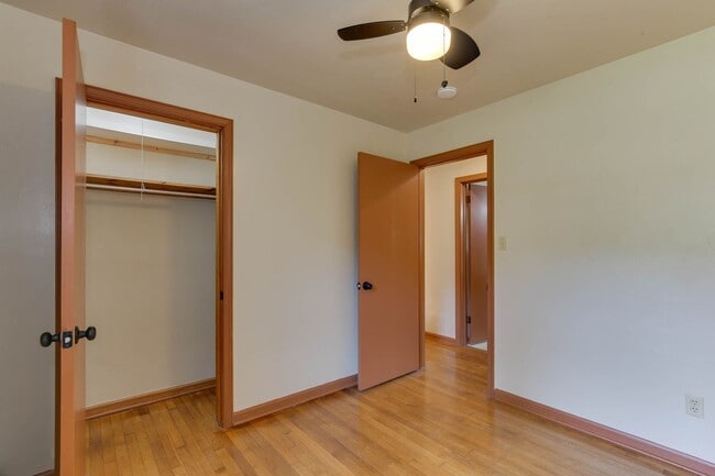 Building Photo - Welcome to Yorktown with a charming rural feel!