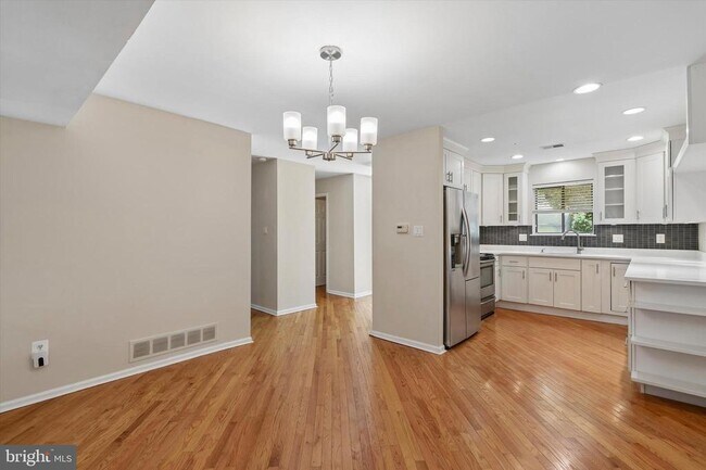 Building Photo - 156 Eaton Dr