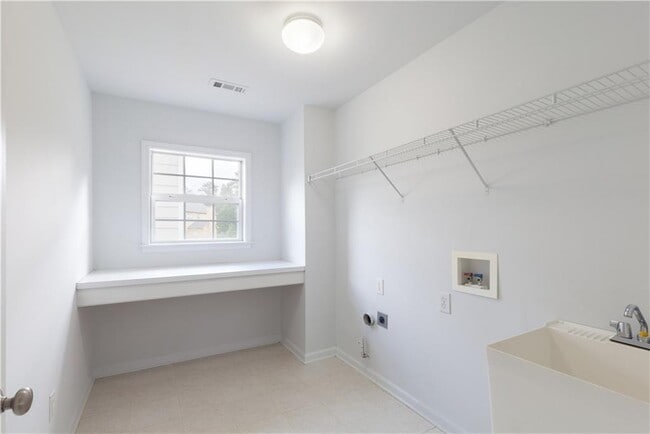 Building Photo - 4987 Rustic Canyon Dr