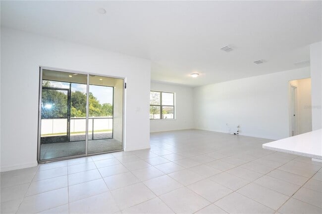 Building Photo - 471 Pine Tree Blvd